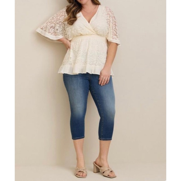 🆕 Stretch Lace Surplice Dolman Sleeve Top Blouse 2 2X 18 20 NWT Torrid New! - Picture 2 of 6